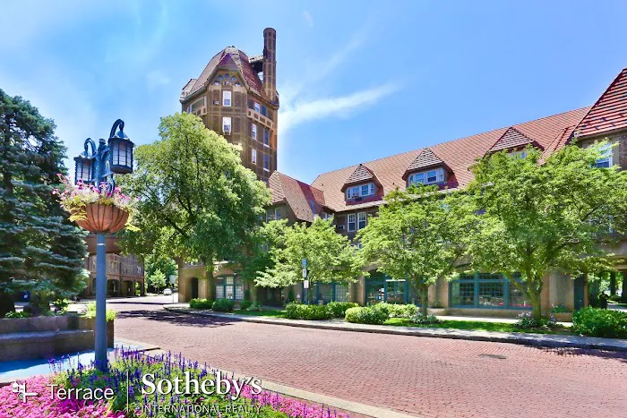 Terrace Sotheby's International Realty Picture 8