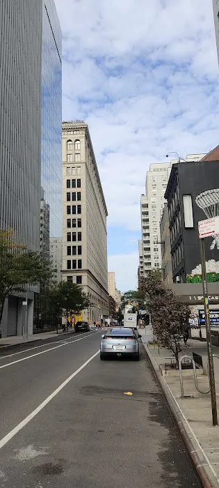 555 Madison Avenue Picture 2