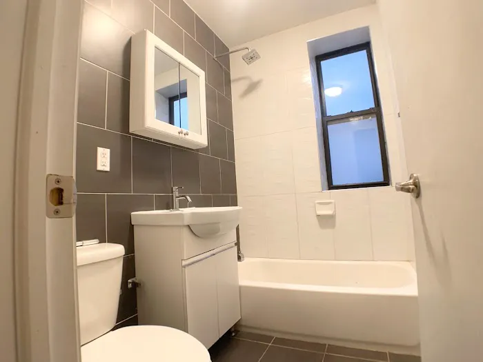 ERN FLATS Picture 5