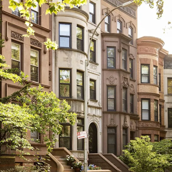 Y H Real Estate Picture 1