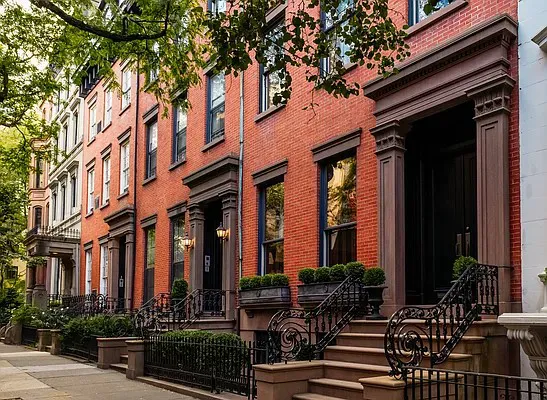 Y H Real Estate Picture 3