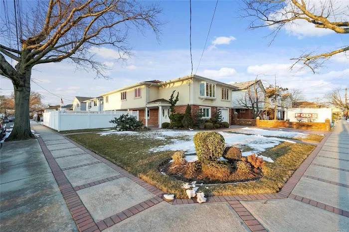 Lisa Berge Licensed Real Estate Broker/Owner Picture 5