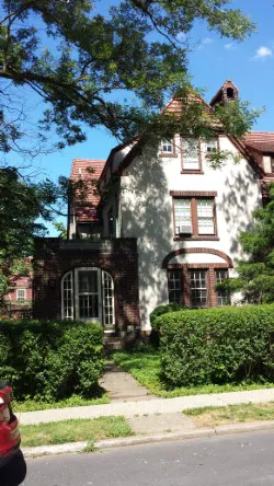 Lisa Berge Licensed Real Estate Broker/Owner Picture 2