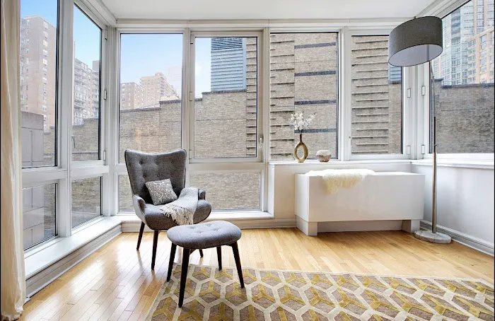 Douglas Elliman Real Estate Office in Midtown in New York, NY Picture 5