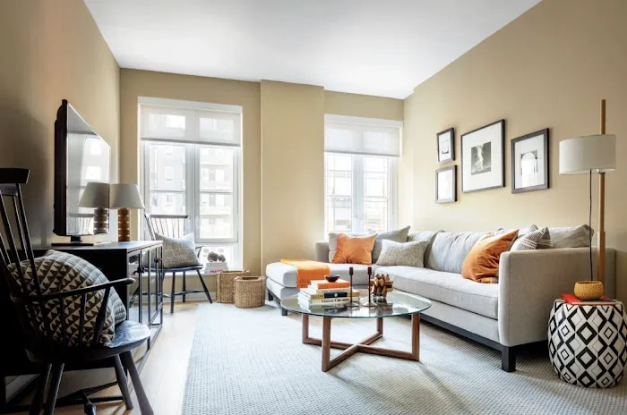 Douglas Elliman Real Estate Office in Midtown in New York, NY Picture 4