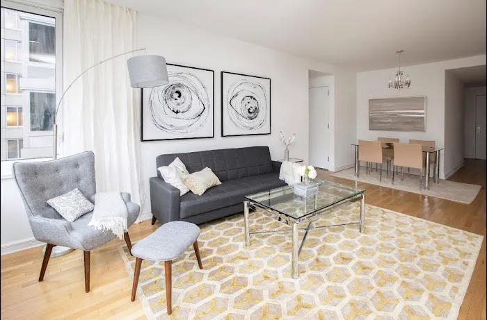 Douglas Elliman Real Estate Office in Midtown in New York, NY Picture 9