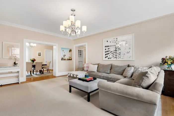 Teplitzky Dunayer Team at Douglas Elliman Real Estate Picture 6