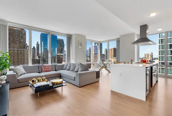 Teplitzky Dunayer Team at Douglas Elliman Real Estate Picture 4