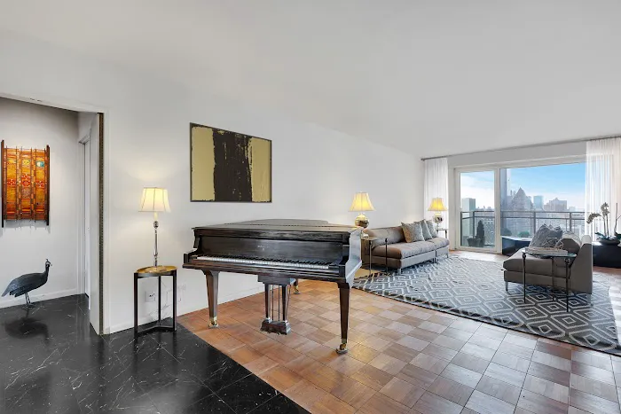 Teplitzky Dunayer Team at Douglas Elliman Real Estate Picture 10