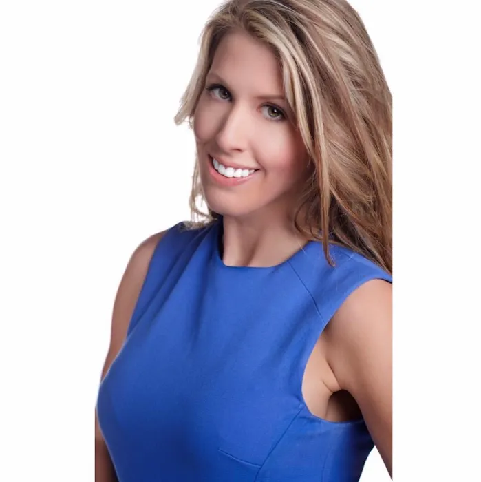 Stacy Lowrey Douglas Elliman Real Estate NYC Picture 4