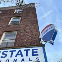 RE/MAX Real Estate Professionals -Dyker Heights ico