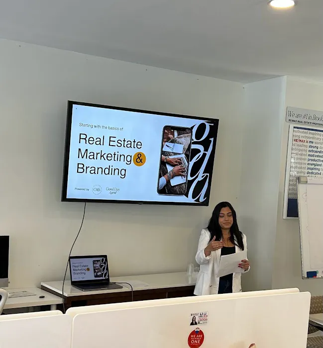 RE/MAX Real Estate Professionals -Dyker Heights Picture 10