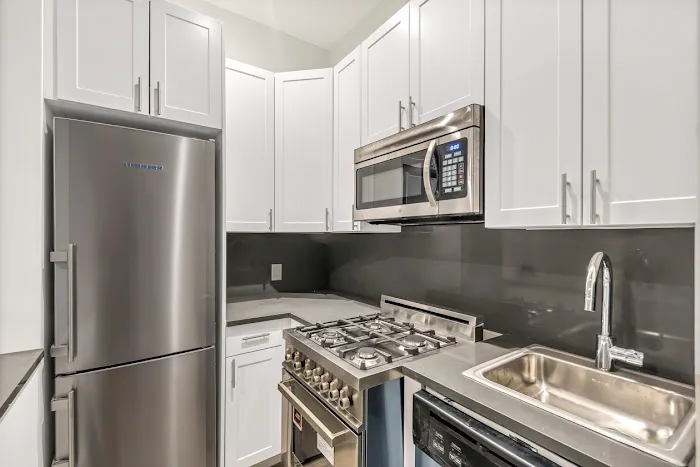Harlington Realty Picture 2
