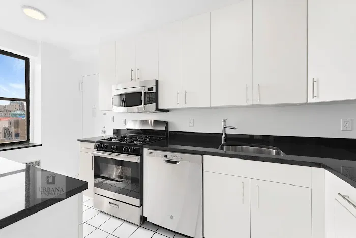 985 Fifth Avenue - Luxury Apartment Rentals Picture 3