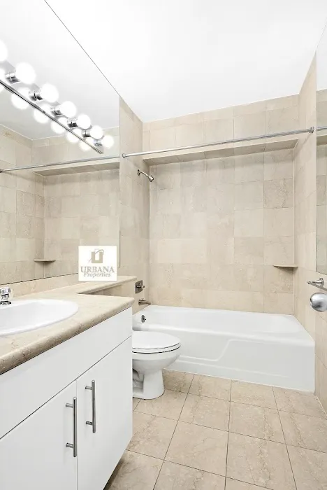 985 Fifth Avenue - Luxury Apartment Rentals Picture 2