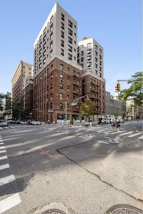 Manhattan Tower Picture 2