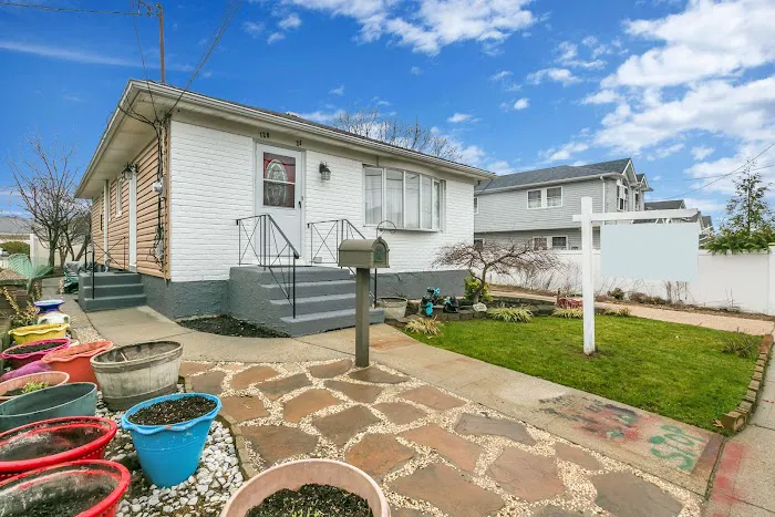Century 21 Professional Realty Picture 1