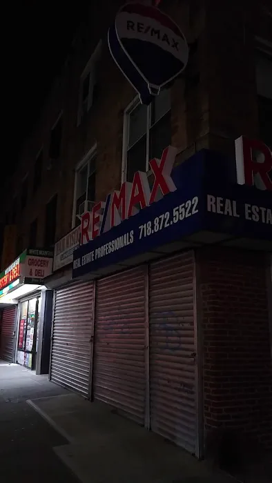 RE/MAX Real Estate Professionals Picture 1