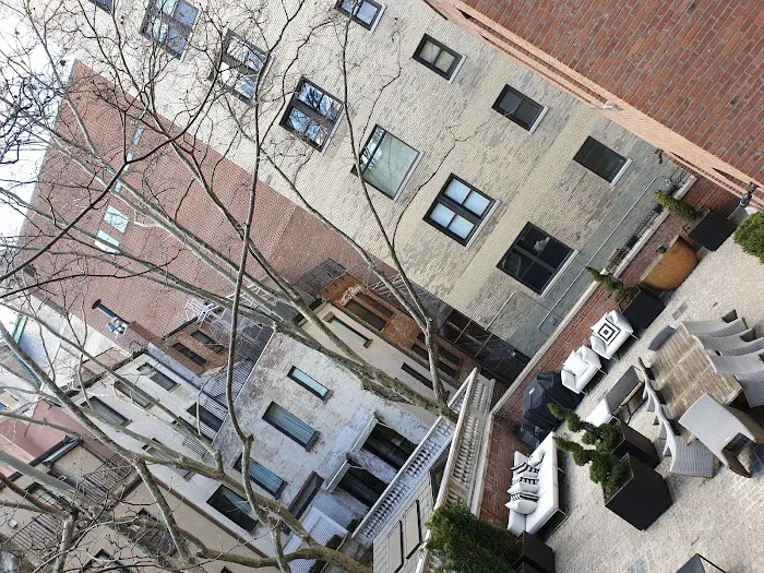 6 E 93RD Street Llc Picture 1