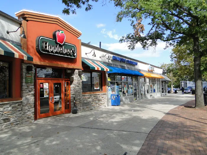 Fresh Meadows Realty Picture 7