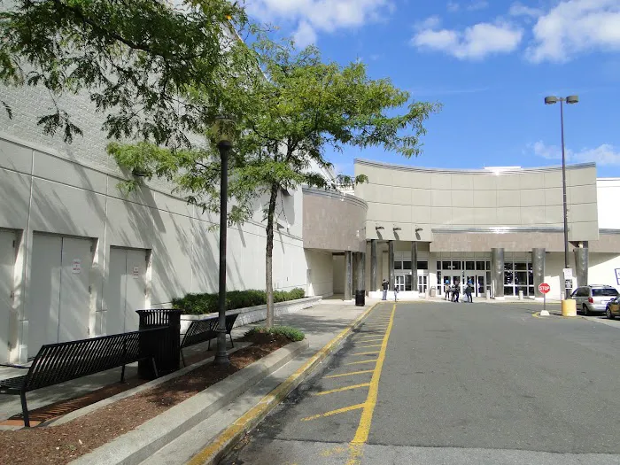 Fresh Meadows Realty Picture 5