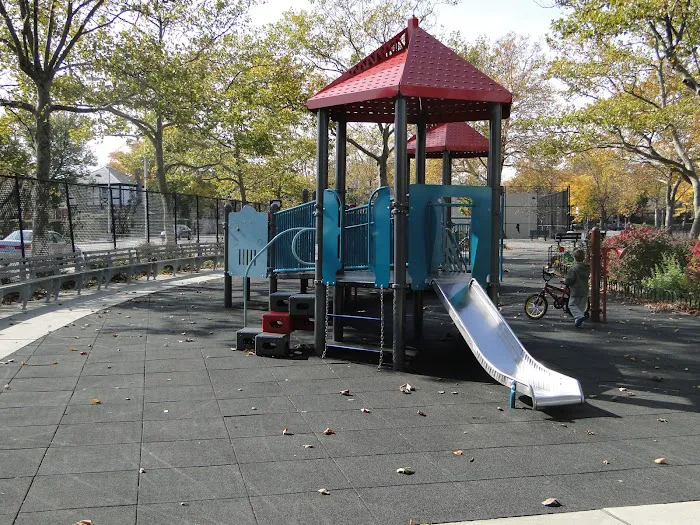 Fresh Meadows Realty Picture 9
