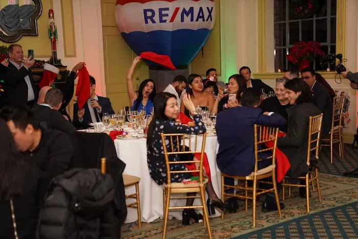 RE/MAX EDGE Picture 10