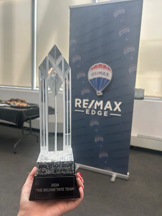 Leonid Sklyar Associate Real Estate Broker at Re/Max Edge Picture 4