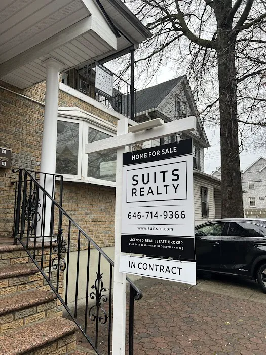 Suits Realty Picture 3