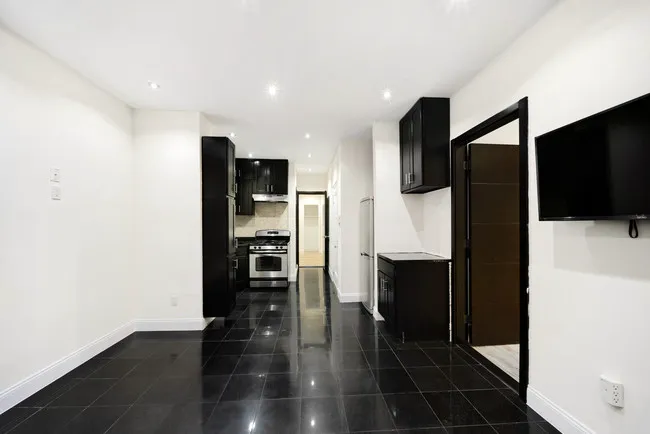 Upper WestSide Leasing Picture 1
