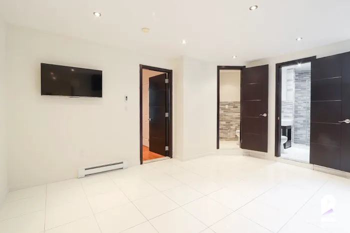 Upper WestSide Leasing Picture 4