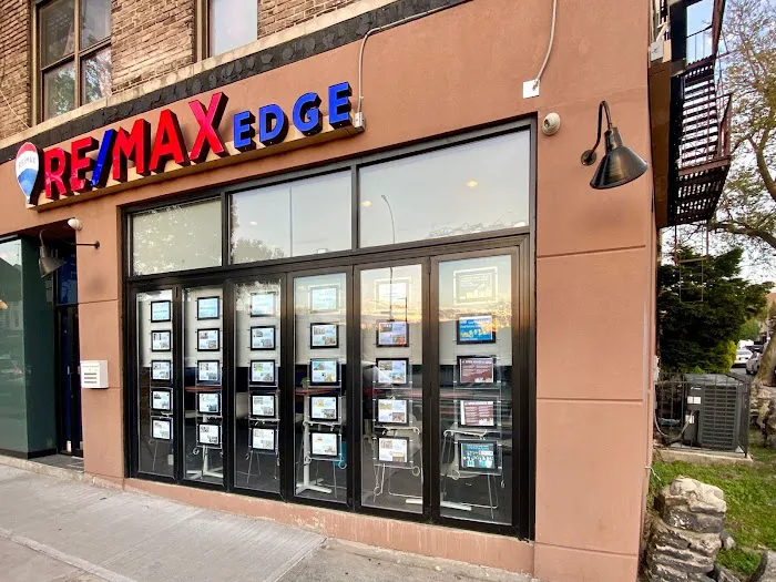 RE/MAX EDGE. Picture 1