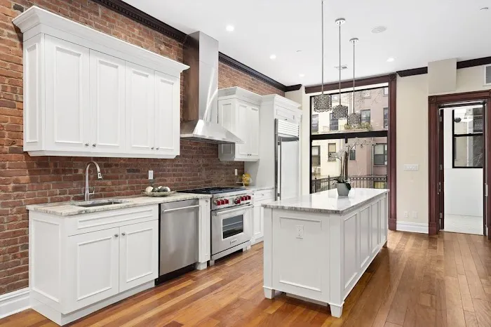 Harlem Realty @ Citi Habitats Picture 1