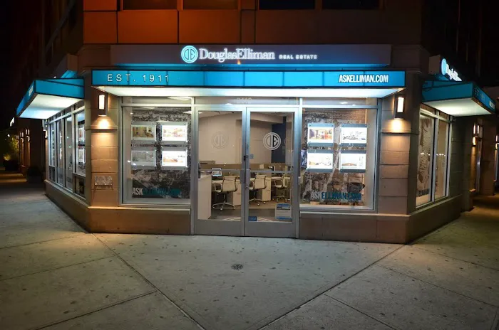 Douglas Elliman Real Estate Office in Harlem New York, NY Picture 3