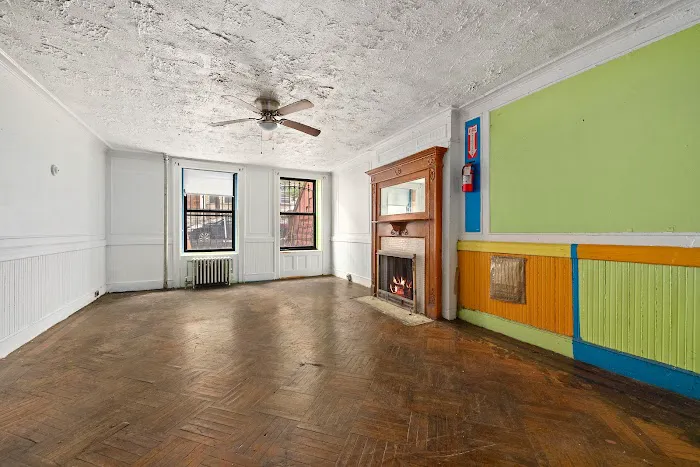 Montfort Real Estate Picture 7