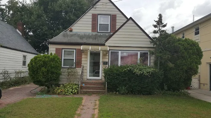 New York Estates Realty Picture 2