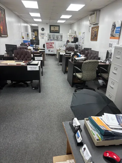 Wally Realty Picture 6