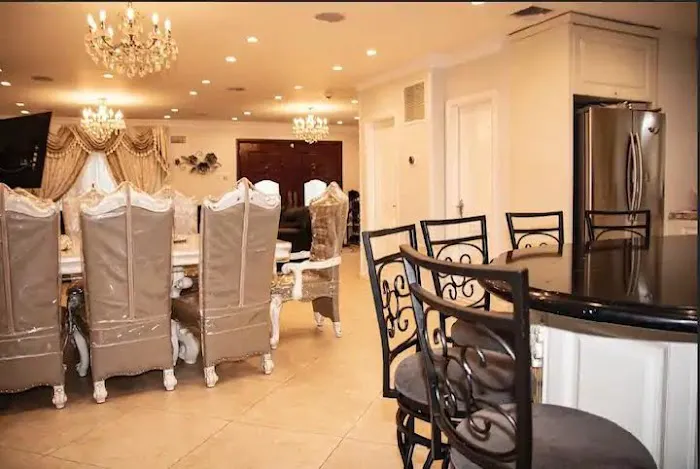 Hewlett Mansion Luxury Picture 2