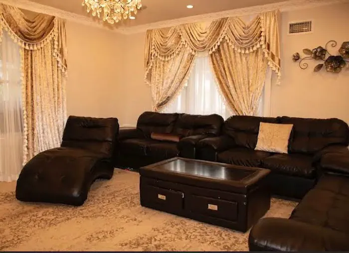 Hewlett Mansion Luxury Picture 3