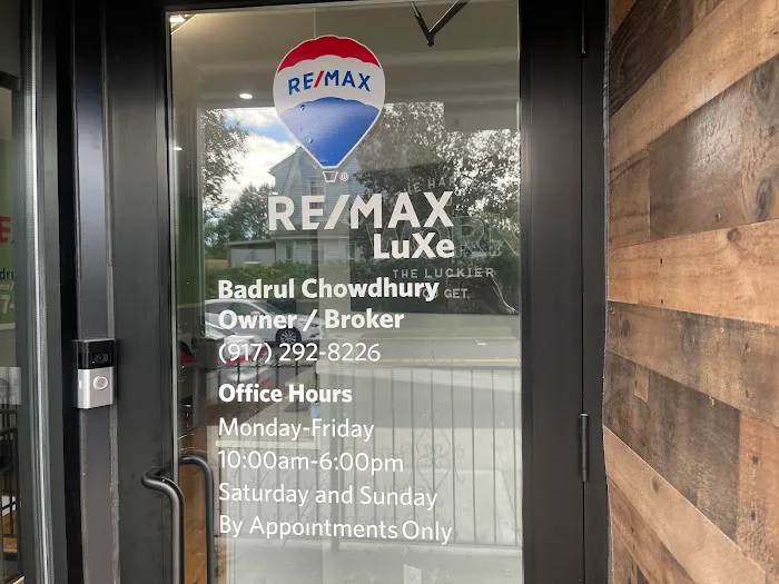 RE/MAX LuXe Picture 2