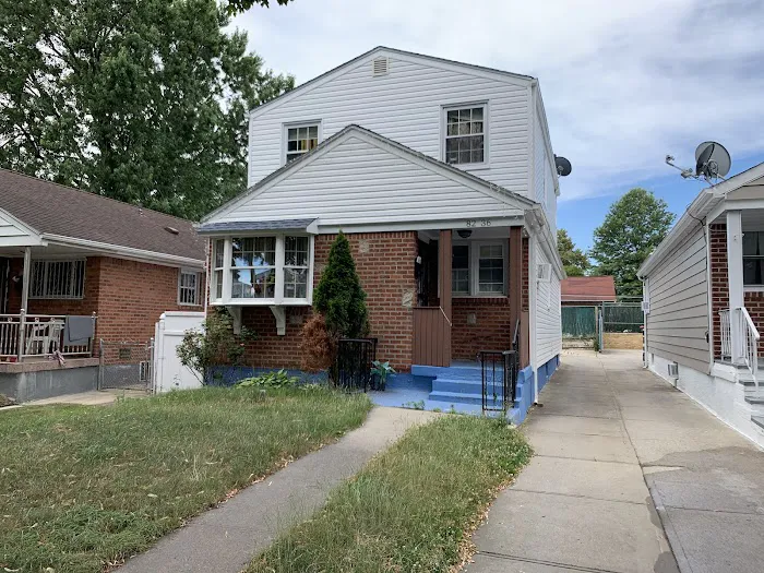 Cross Island Realty One Picture 6