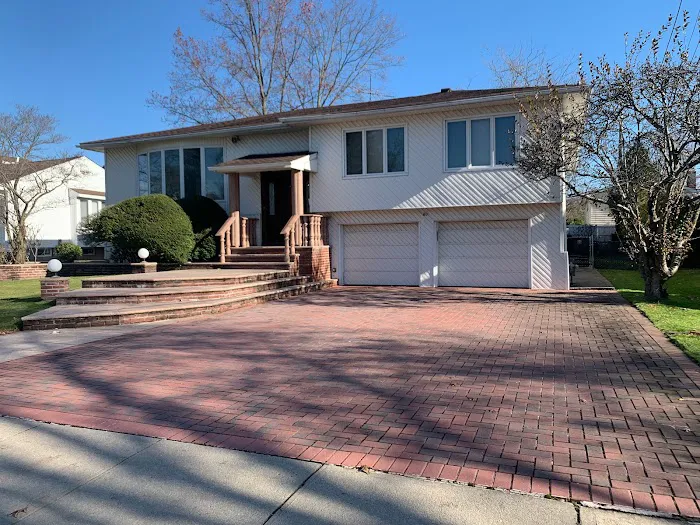 Cross Island Realty One Picture 2