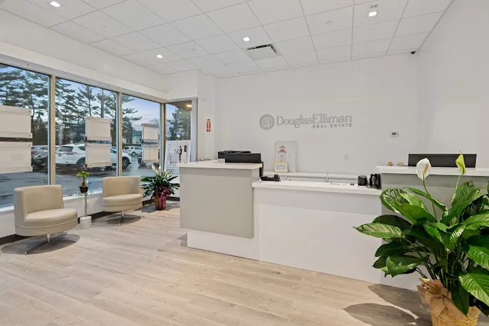 Douglas Elliman Real Estate Office in New Hyde Park, NY Picture 2