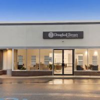 Douglas Elliman Real Estate Office in New Hyde Park, NY ico