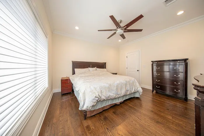 Fourth Avenue Real Estate Picture 3