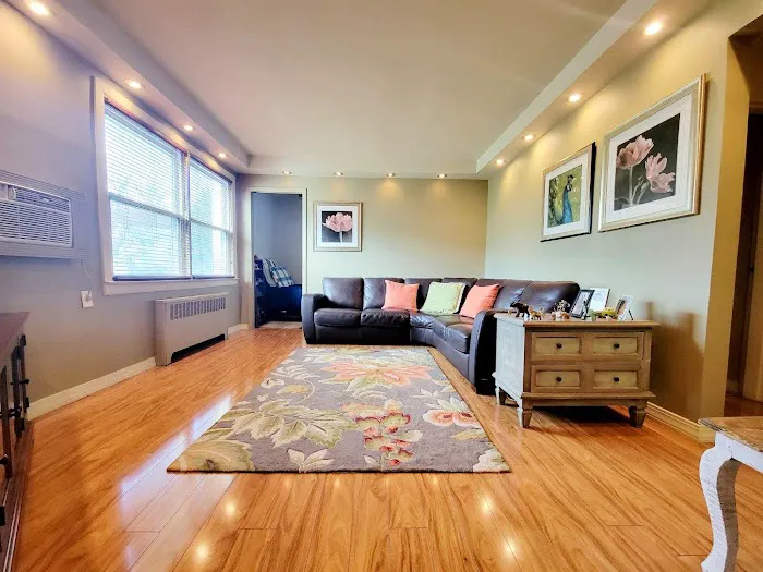The Right Bob Realty, LLC Picture 2