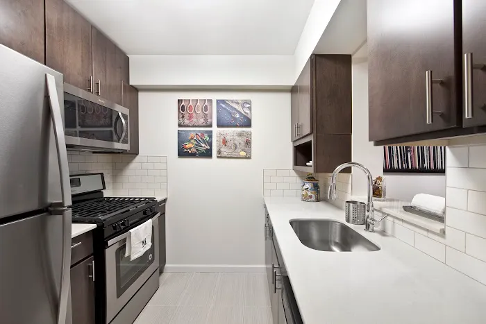 2763 Morris Luxury Apartments Picture 8