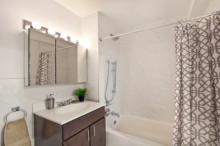 2763 Morris Luxury Apartments Picture 5