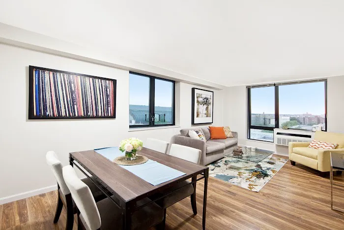 2763 Morris Luxury Apartments Picture 10