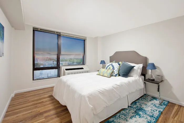 2763 Morris Luxury Apartments Picture 6